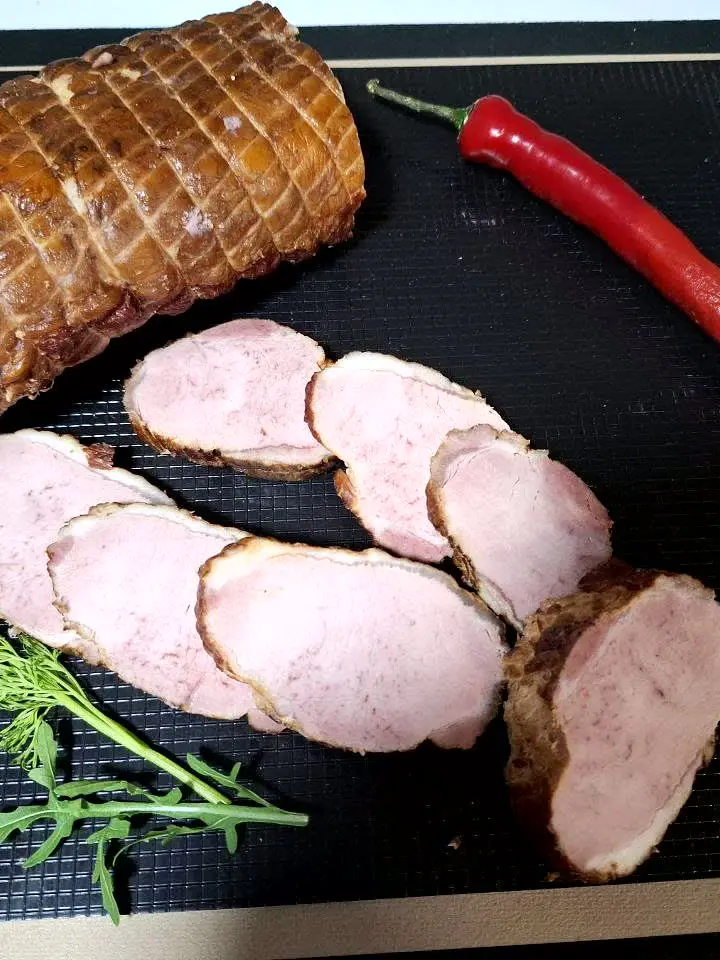 Schab pokrojony w plasterki - na stół, wędzarnia DREVOS Smoke Chamber 25