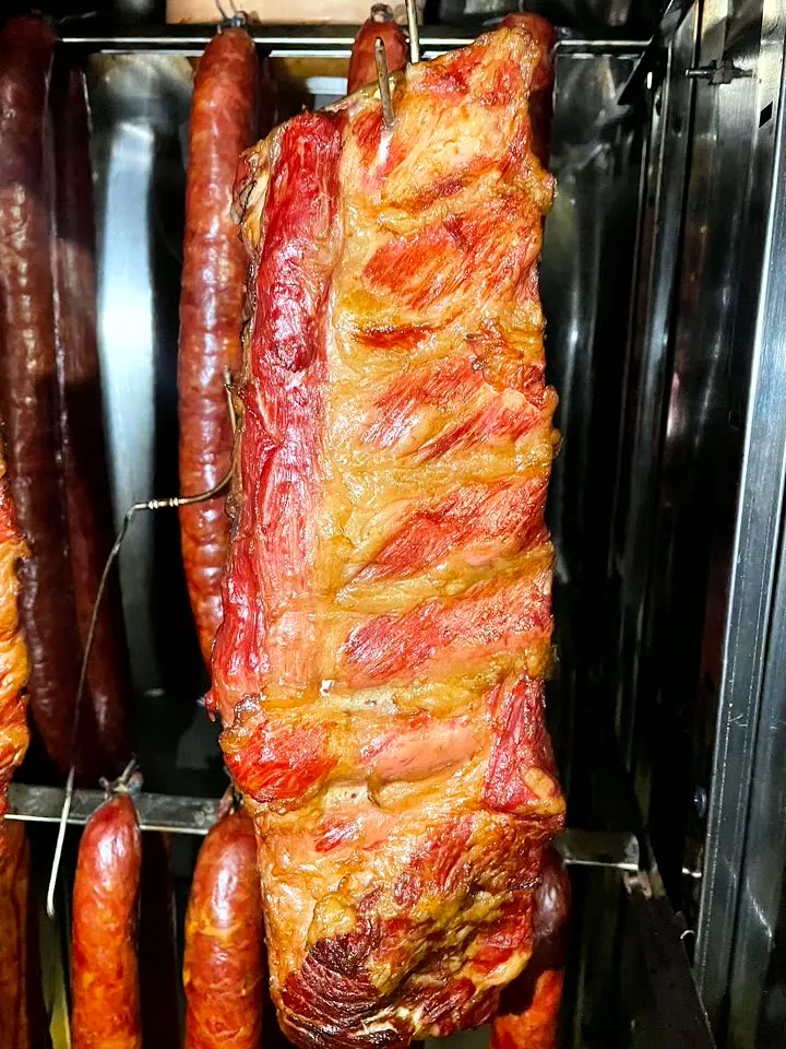Boczek i kiełbasa — wędzenie na gorąco, wędzarnia DREVOS Smoke Chamber 50